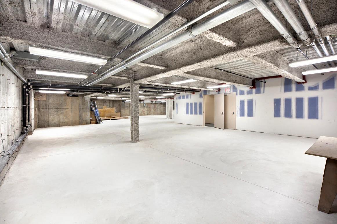 3261 Westchester Ave